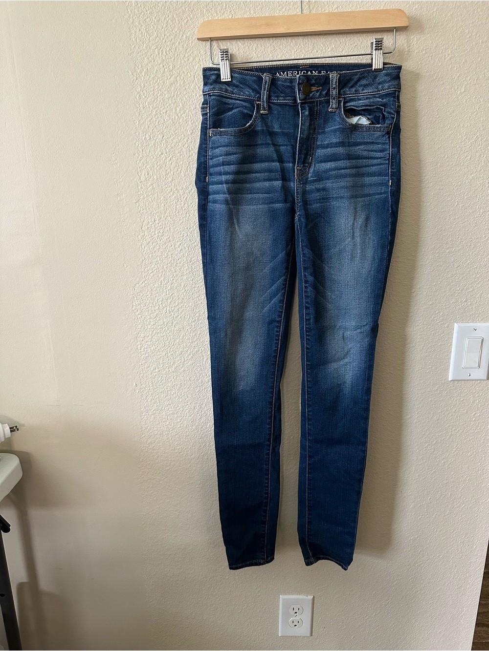 American Eagle women's Outfitters Blue Skinny Jeans - High-Rise size 2 NWOT 1330